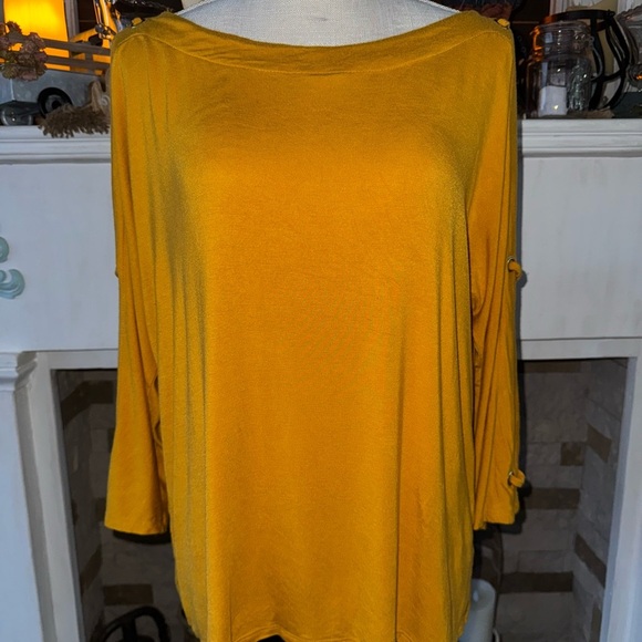 Liberty Love split cold sleeve mustard color top. Super cute and comfy Sz. L - Picture 2 of 7